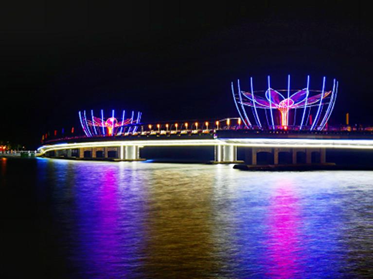 Ninh Kieu pedestrian bridge