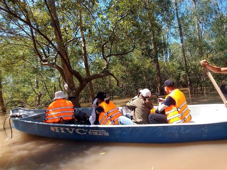 CU LAO DUNG - DISCOVER THE RIVER ESTUARY BY MOTORBOAT