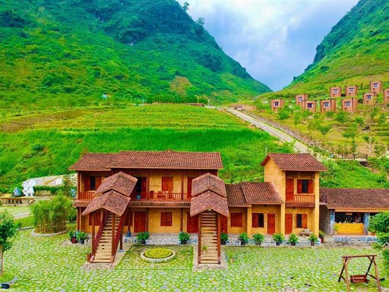 "RATTAN BASKET" RESORT IN NORTHERN MOUNTAINOUS REGION